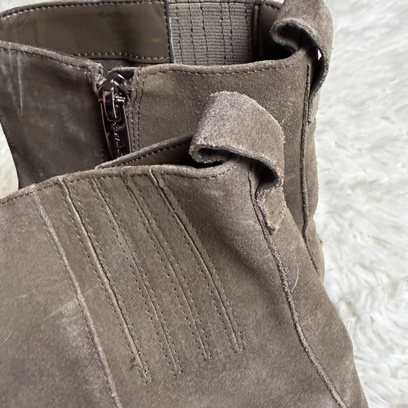 Vince Camuto Boots Womens Size 8/39 Taupe Suede Lug Sole Ankle Side Zip - Picture 11 of 11